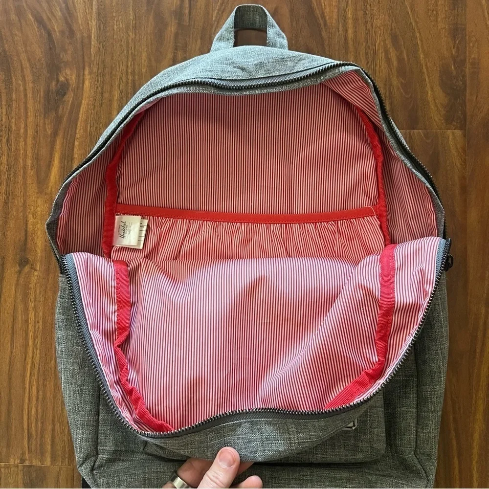 Hershel Settlement Backpack Mid-Volume 17L Light Gray Crosshatch
